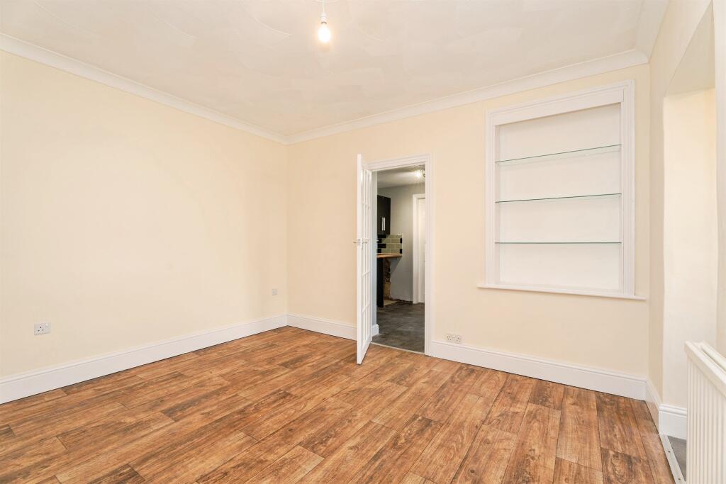 Queens Road, FAKENHAM - More