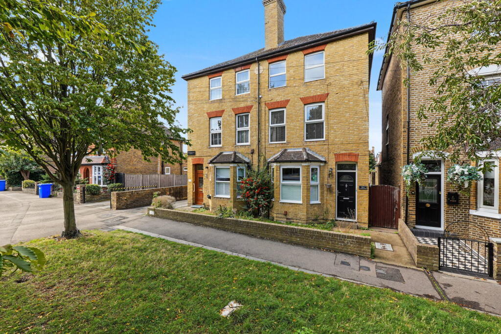 Main image of property: Albany Road,Sittingbourne,ME10 1EB