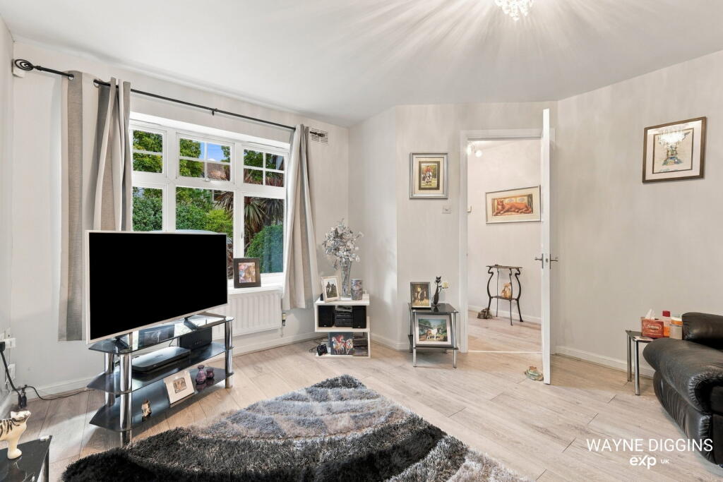 House in Grays, Little Thurrock - View 4