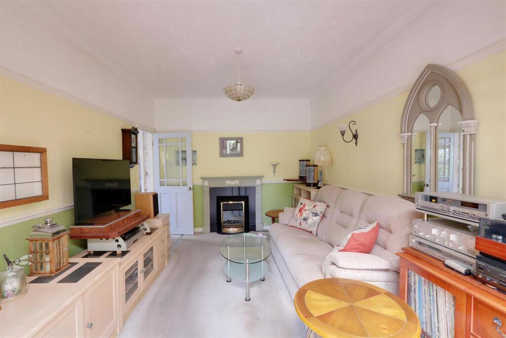 House in Castle Point, Essex - View 5
