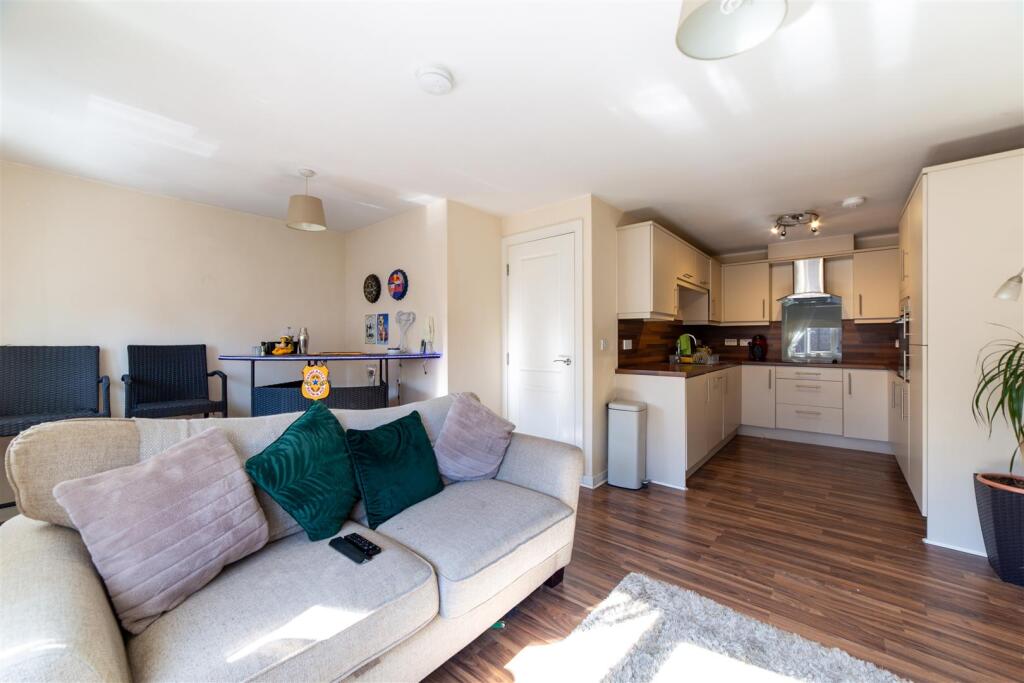 Apartment in Newcastle upon Tyne, Tyne and Wear - View 4