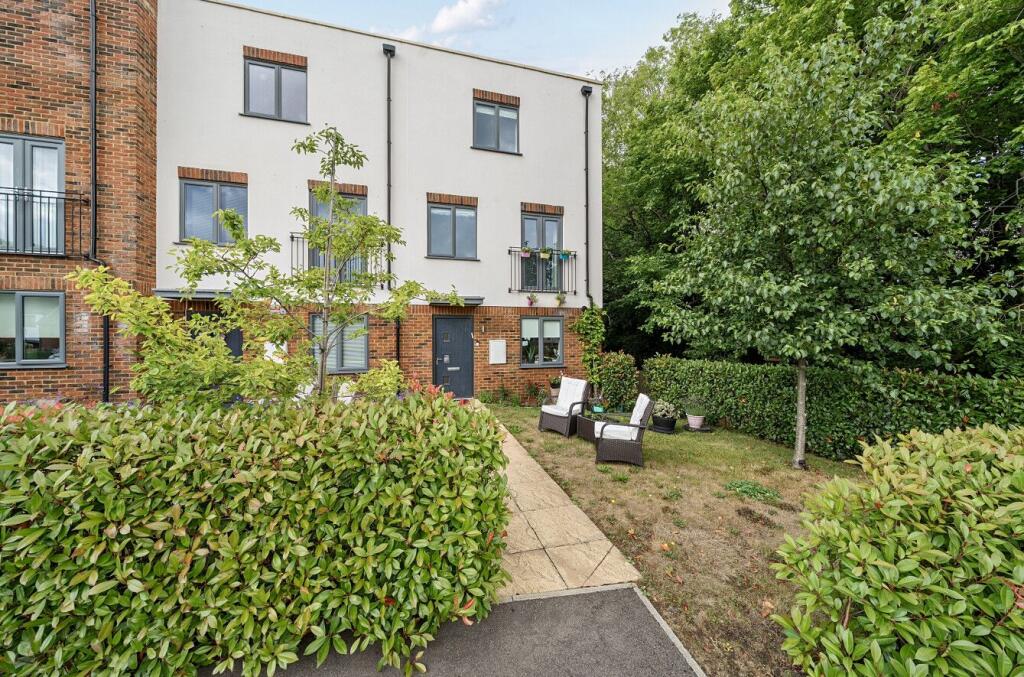 4-bed terraced on Leaside Close, Welwyn Gaden City, AL8, £565,000