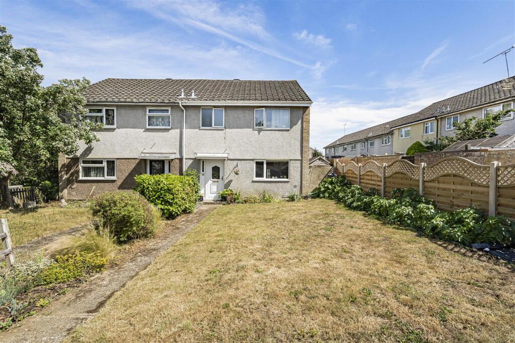 3-bed semi-detached on Cambridge Close, Haverhill, £245,000
