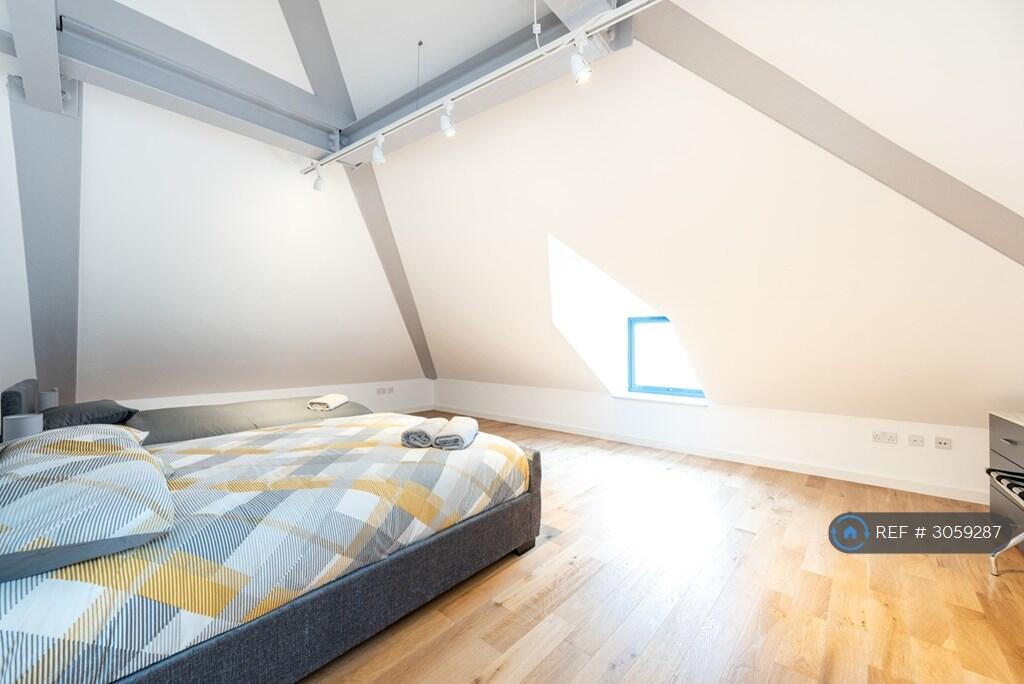 Apartment in Southall - View 4