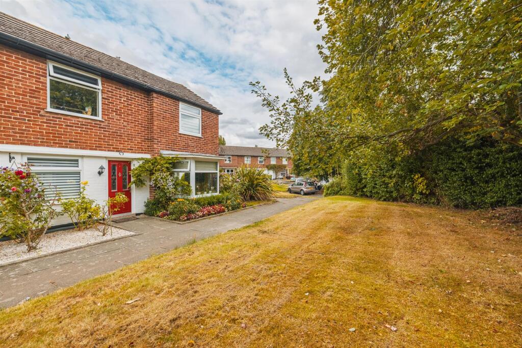 3-bed semi-detached on Smithy Close, Ness, Neston, £295,000