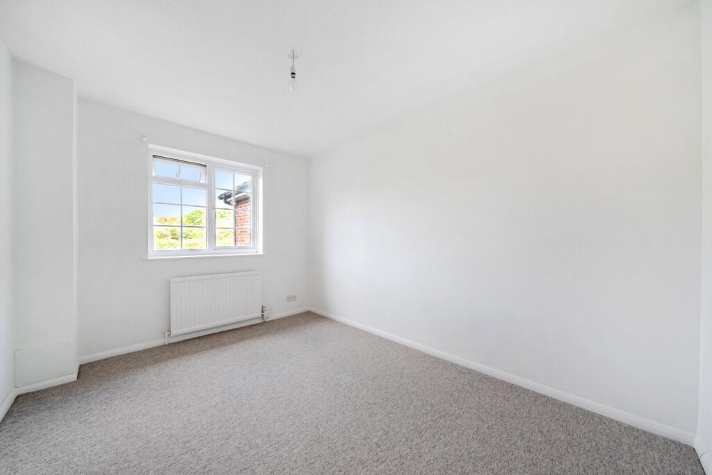 Apartment in Guildford - View 5