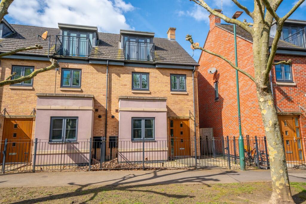 Main image of property: Halfpenny Walk, NG11