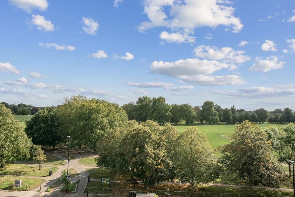 Apartment in London, Clapham - More