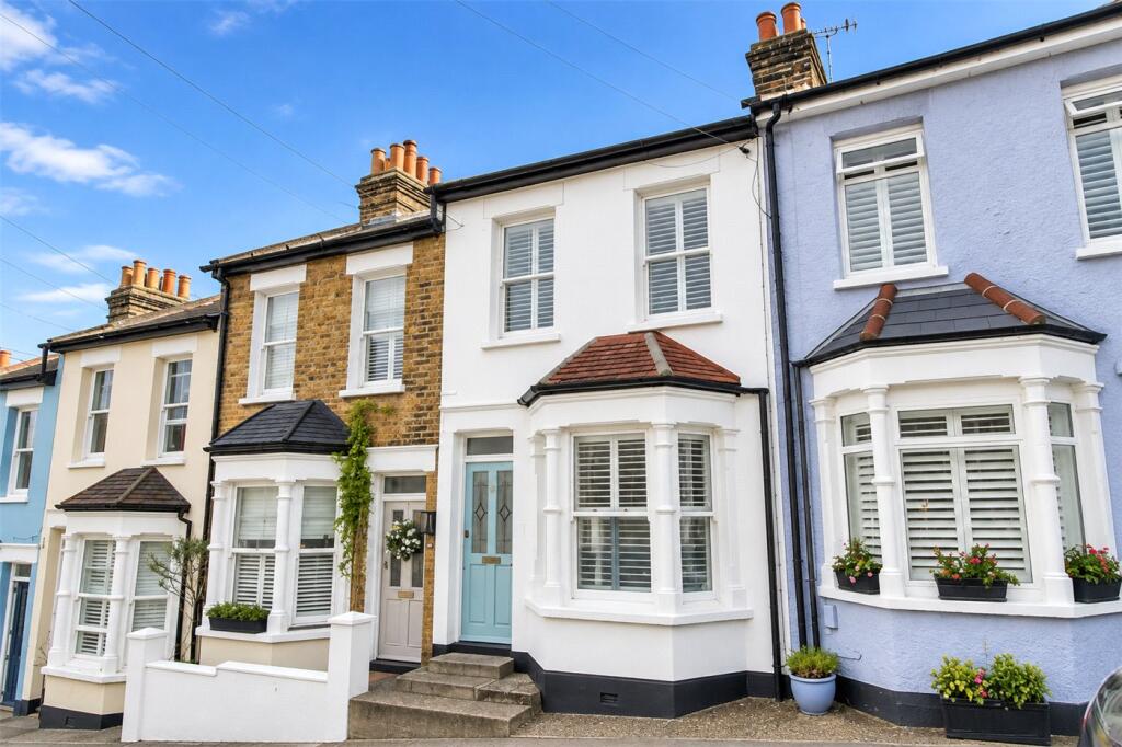 Main image of property: Uttons Avenue, Leigh-on-Sea, Essex, SS9