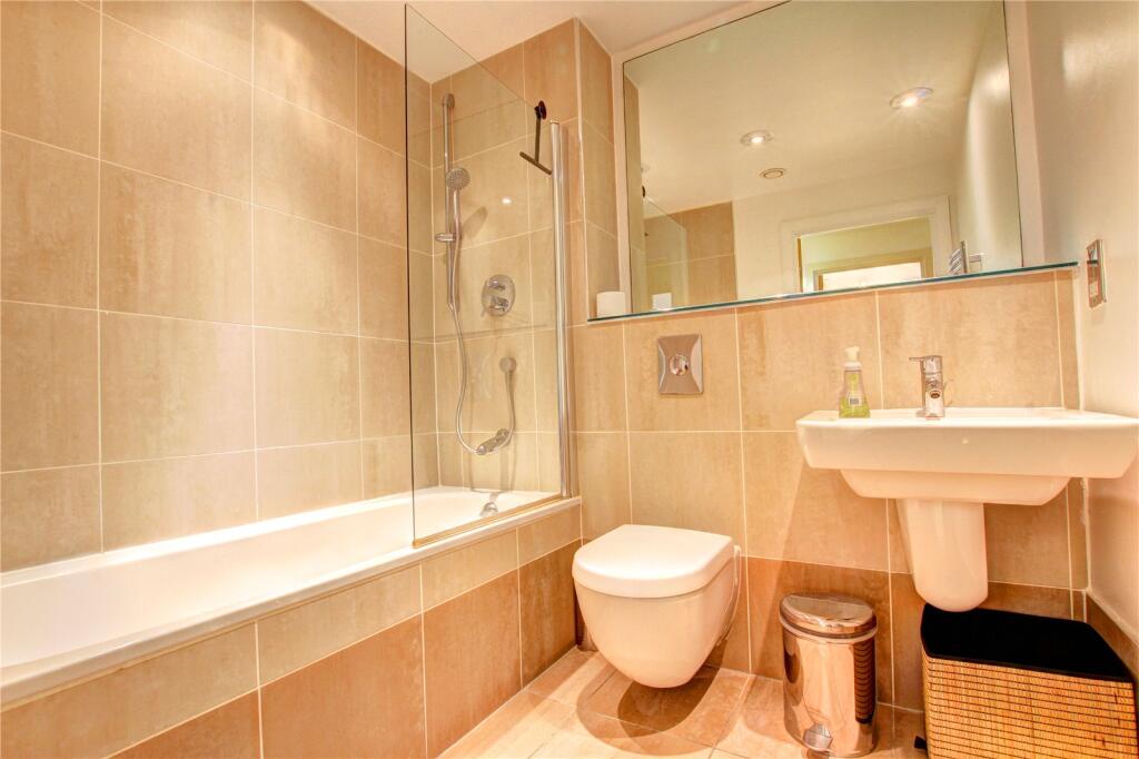 Apartment in Newcastle upon Tyne - View 5