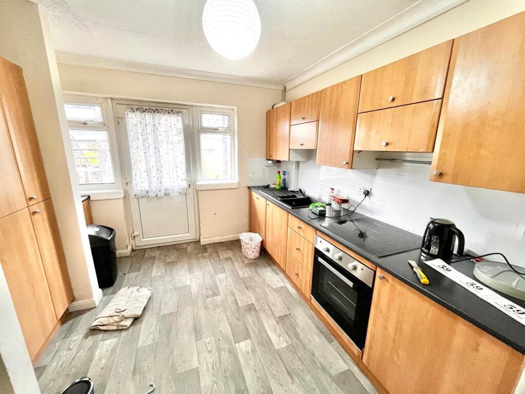 Apartment in Southend-on-Sea - View 5