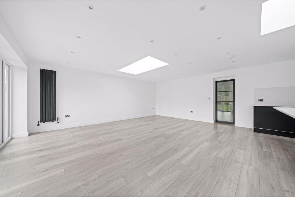 House in Ferndown, Ferndown Town - More