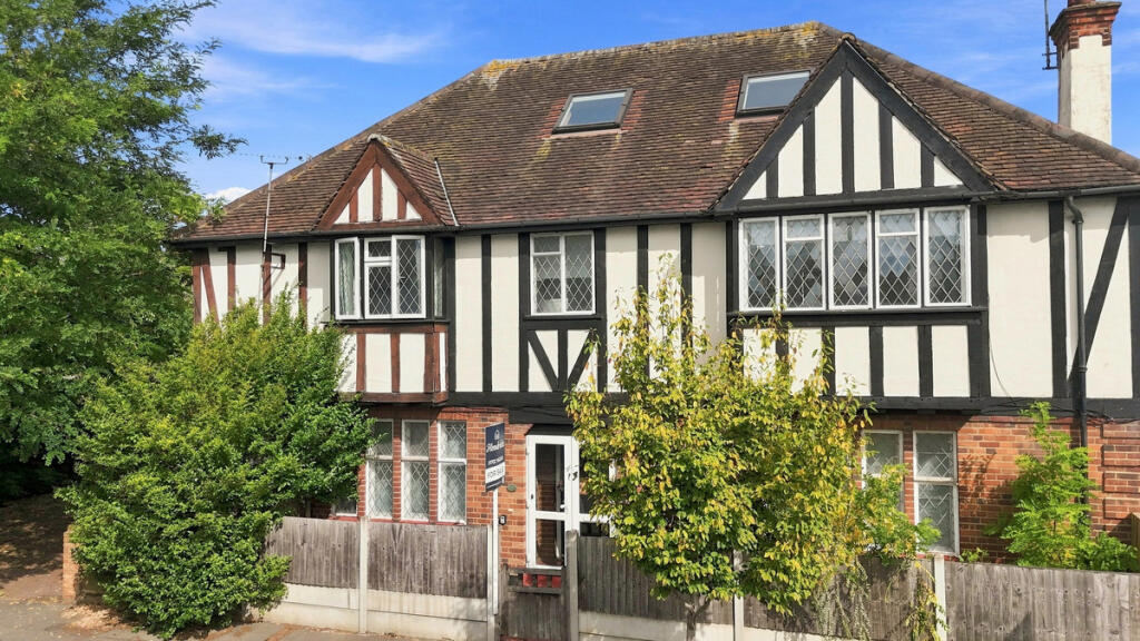 Apartment in Southend-on-Sea - View 2
