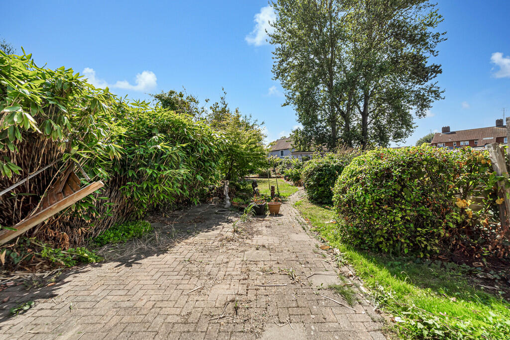Metcalf Road, Ashford photo 3
