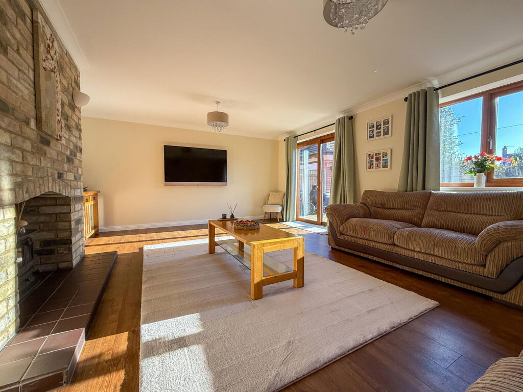 5 bed detached - Sanctuary Close, Kessingland, Lowestoft, NR33 7SX image 4