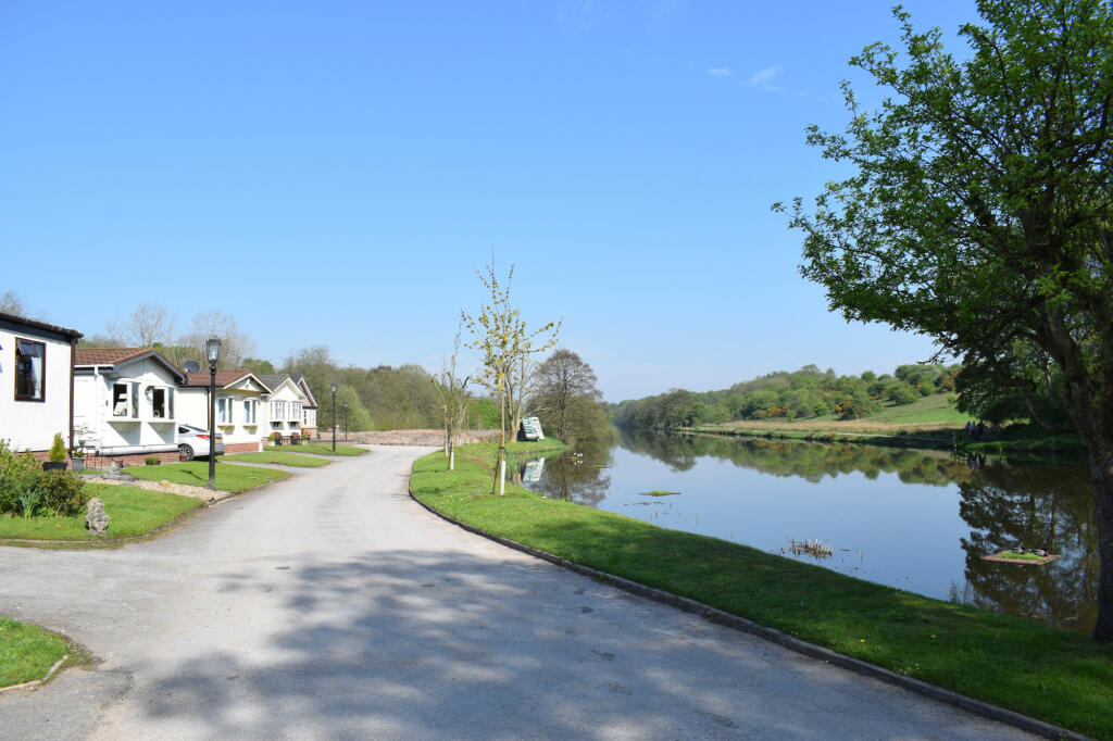 Winsford, Cheshire, CW7 photo 2
