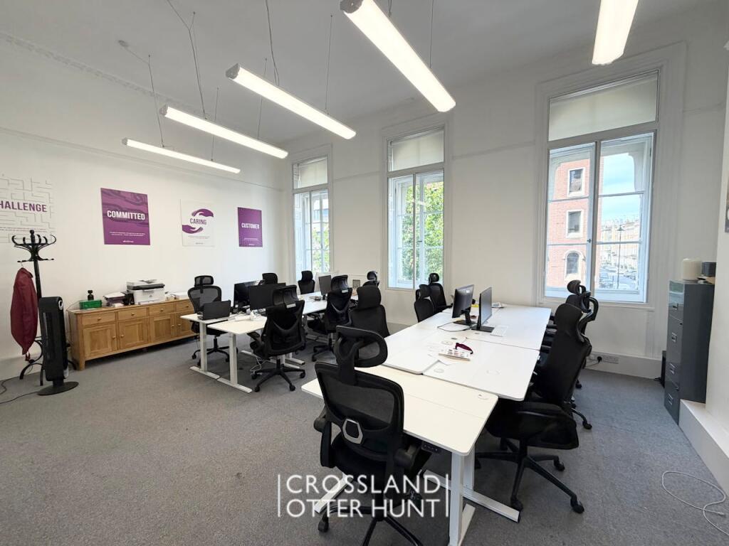Main image of property: 106 Baker Street, London, W1U 6TW