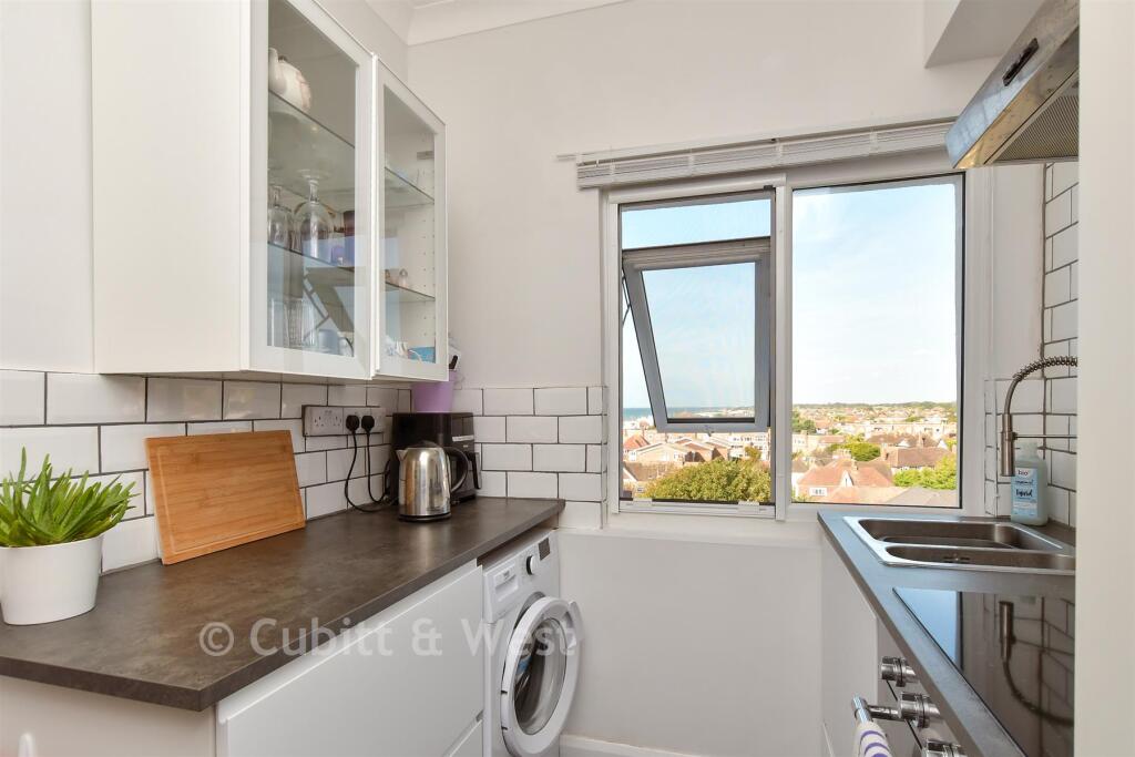 Apartment in Worthing, West Worthing - More
