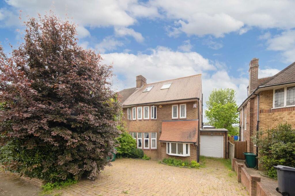 Main image of property: Northiam, North Finchley