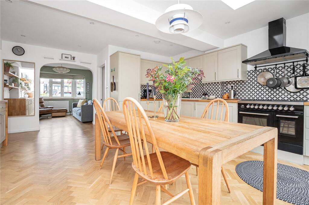 House in London, Whitton - View 5