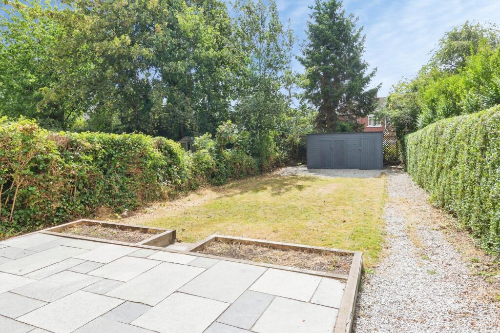 House in Stoke-on-Trent - View 4