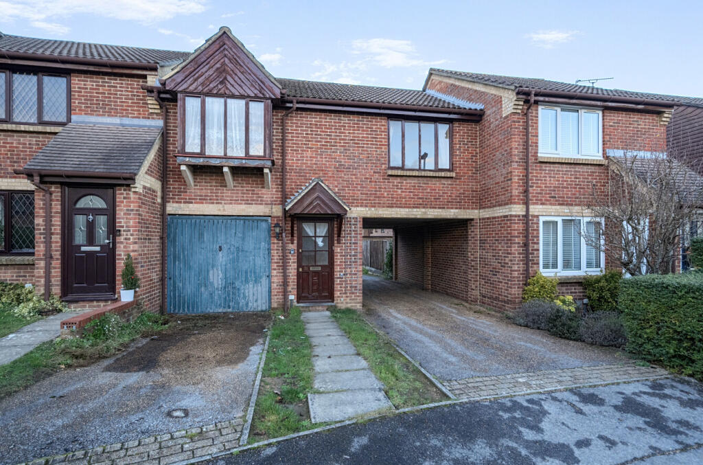 1-bed terraced on Pyegrove Chase, Bracknell, Berkshire, £250,000