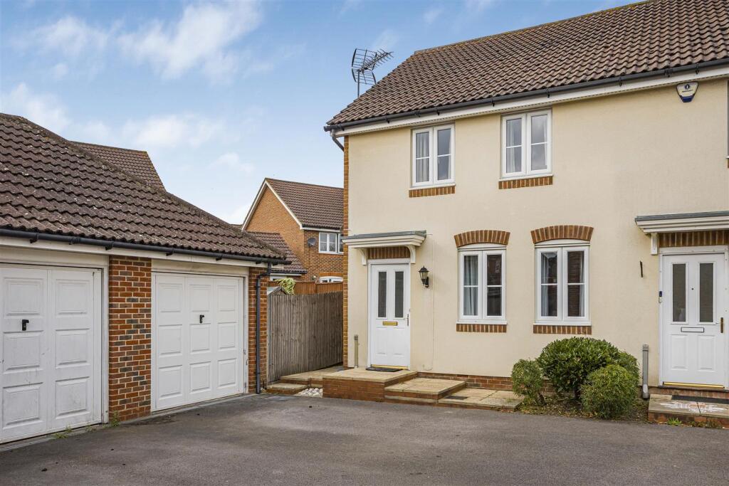 3-bed terraced on Pippin Grove, Shinfield, Reading, £389,950