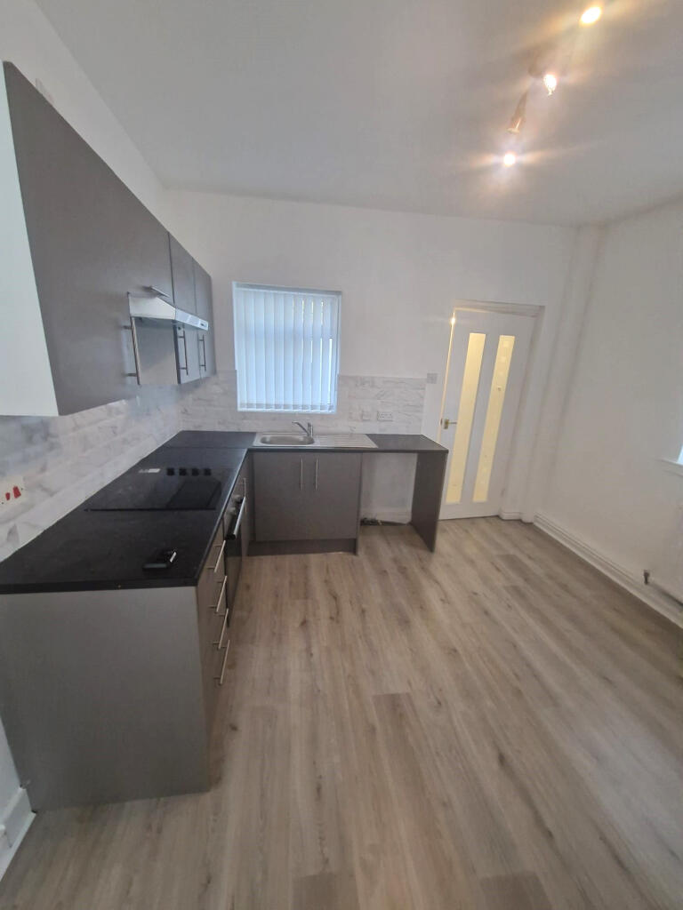 House in Wirral, Liverpool City Region - View 4