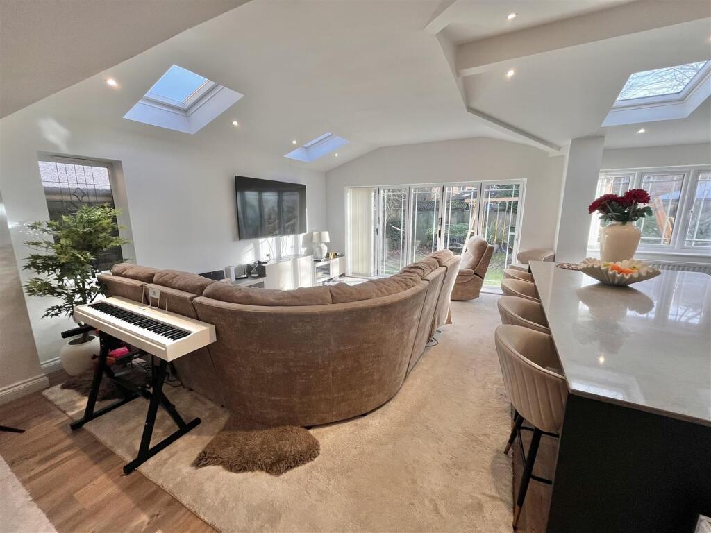 Alveston Drive, Wilmslow photo 4