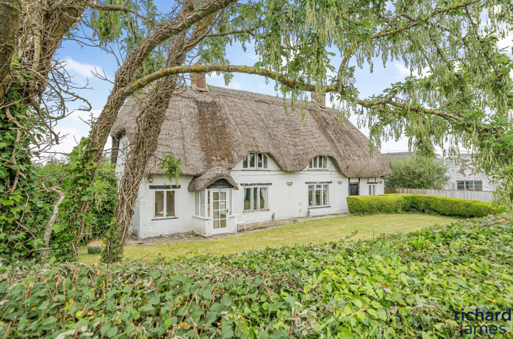 4-bed detached on Chippenham Road, Lyneham, SN15, £425,000