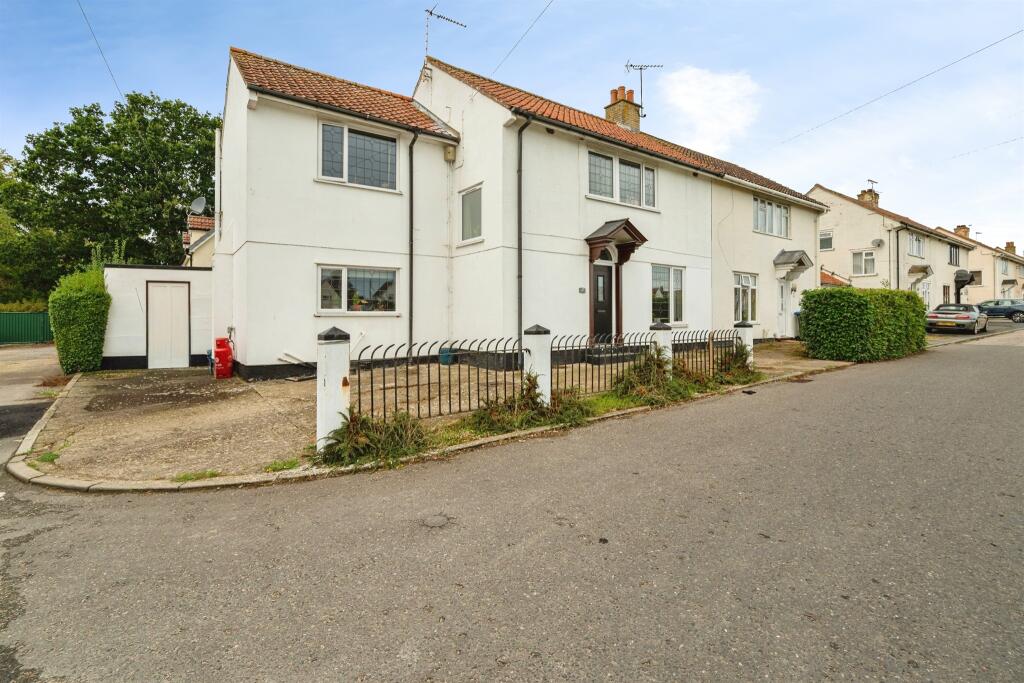 Main image of property: Oak Crescent, Eye