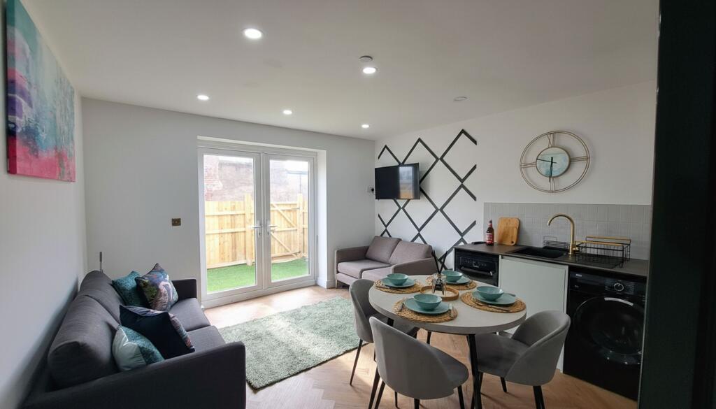 Main image of property: 286 North Road, Cardiff, CF14