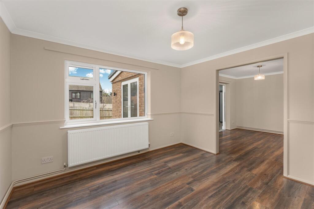 Kingfisher Drive, Banbury photo 3