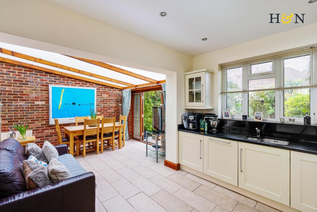 Berriedale Avenue, Hove photo 3