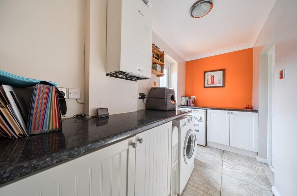 Lawrence Close, Andover, SP10 3SY photo 4