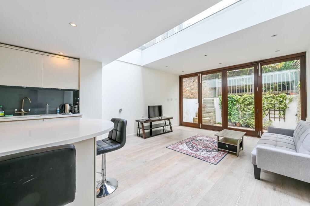House in London, Fitzrovia - More