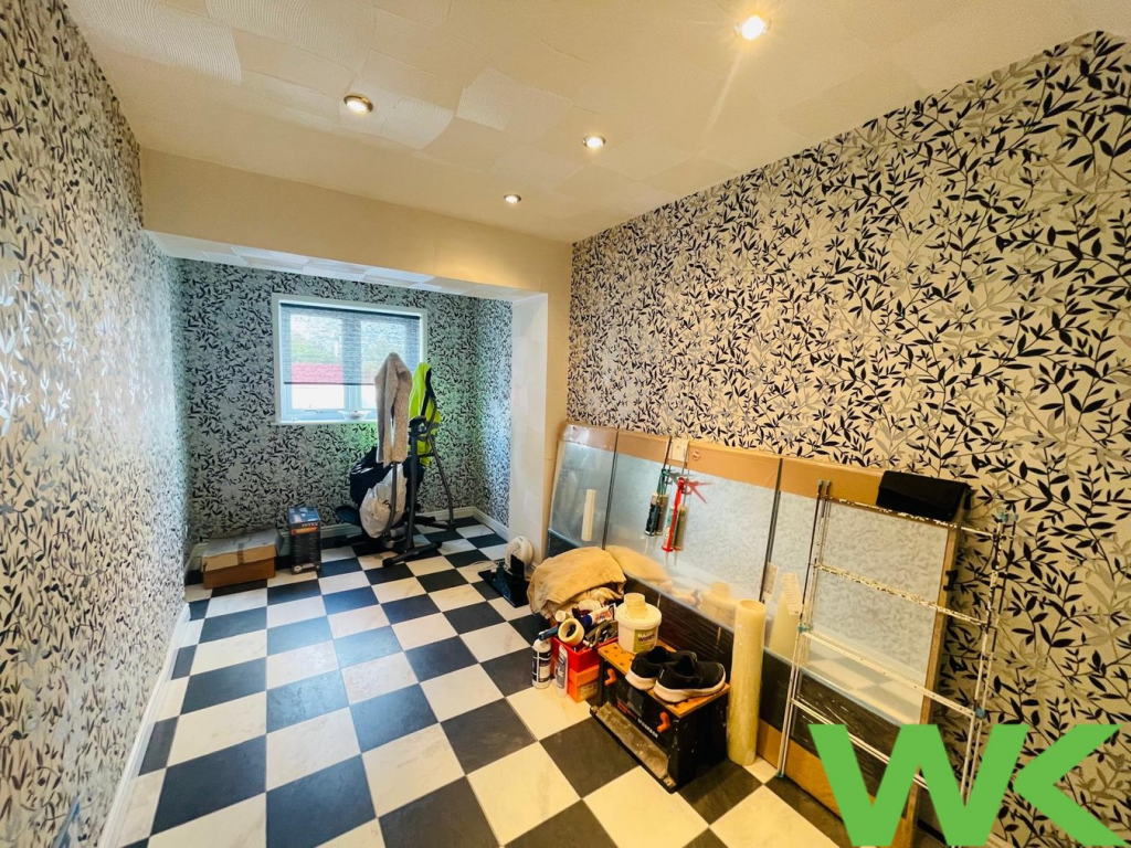 Park Crescent, West Bromwich, B71 photo 5