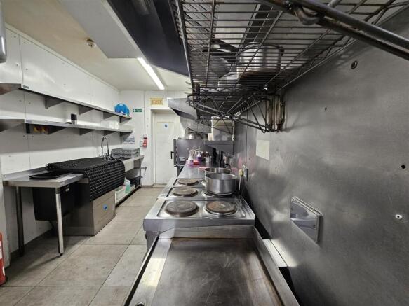 Kitchen 2.jpg