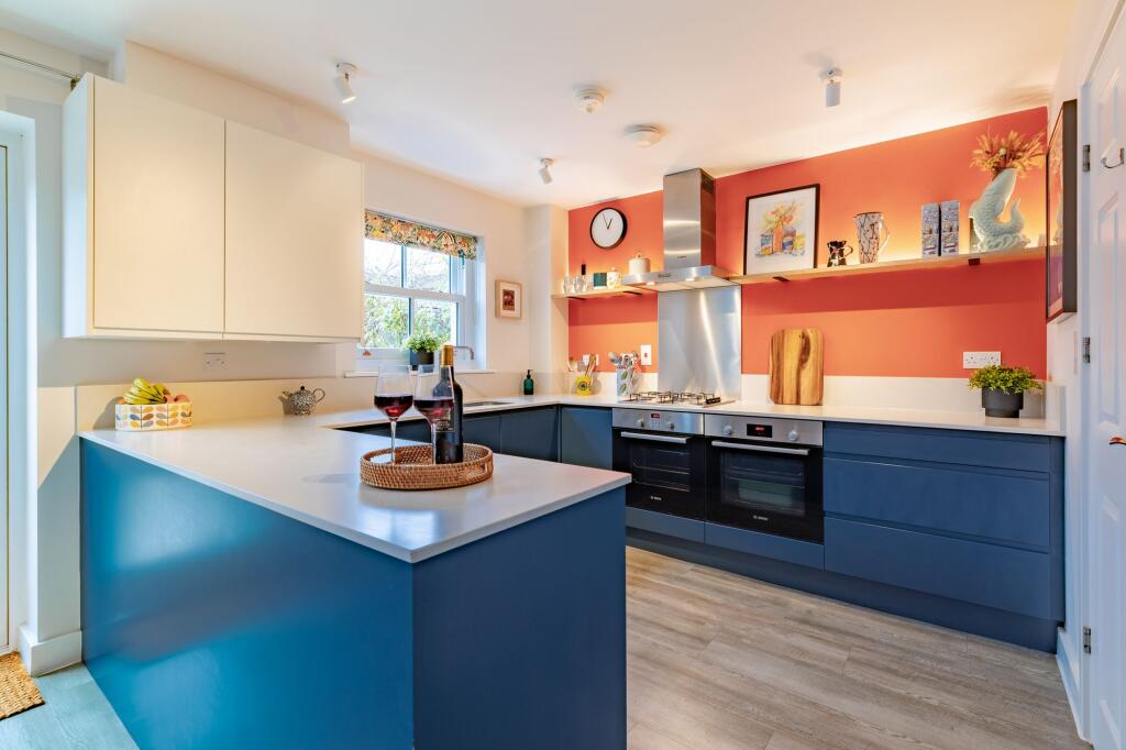 Warwick Avenue, Bedford, MK40 photo 2