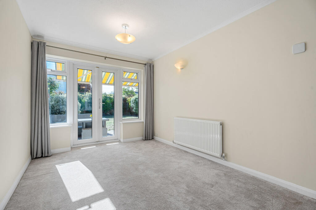 House in Twickenham - More