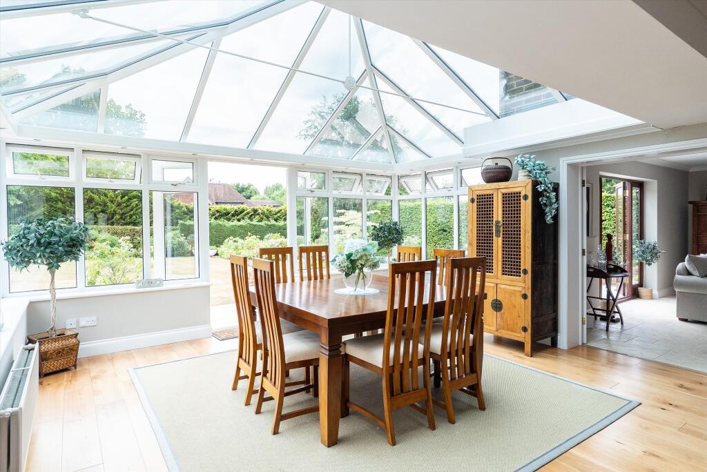 House in Kingston upon Thames - More
