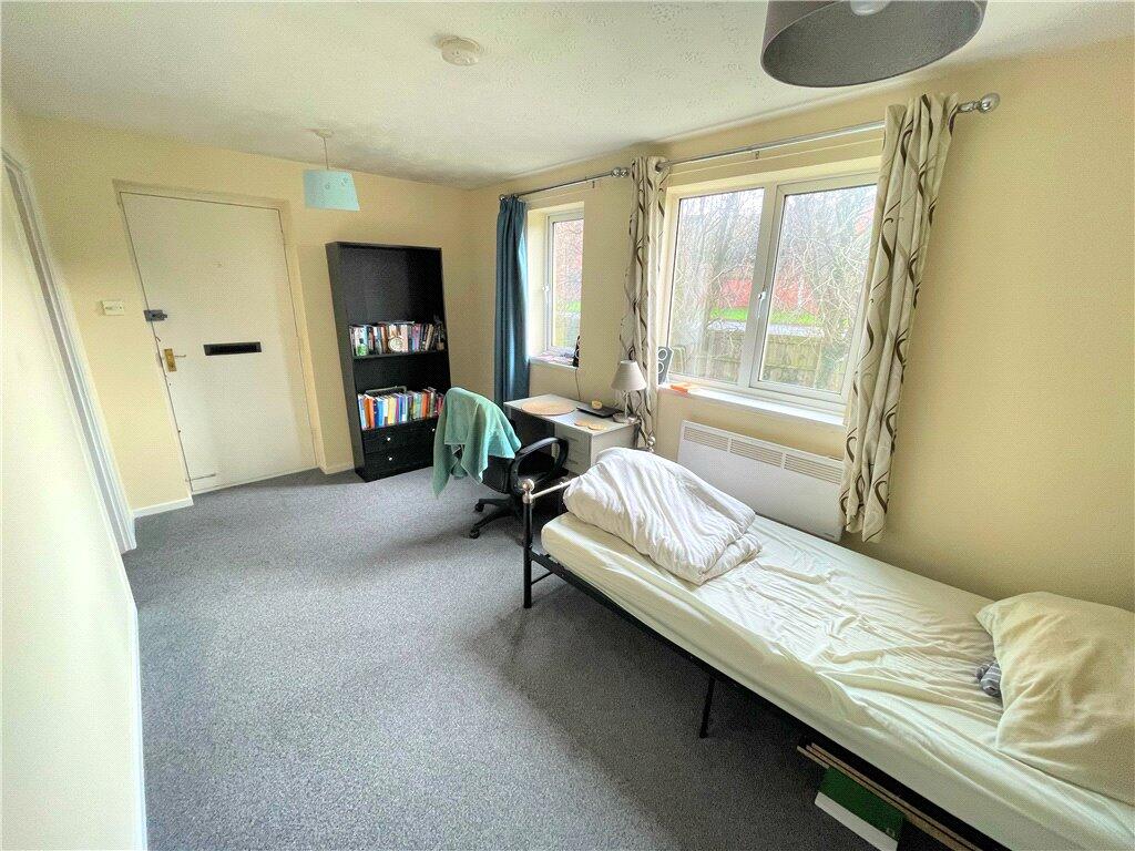 Henley Drive, Droitwich, Worcestershire photo 3