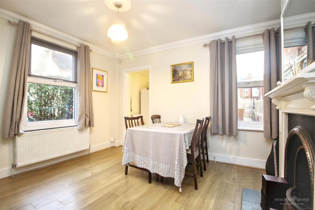 House in Reading, Dee Park - View 2