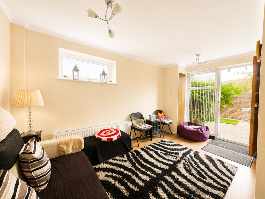 Stevens Close, Hampton, TW12 - View 4