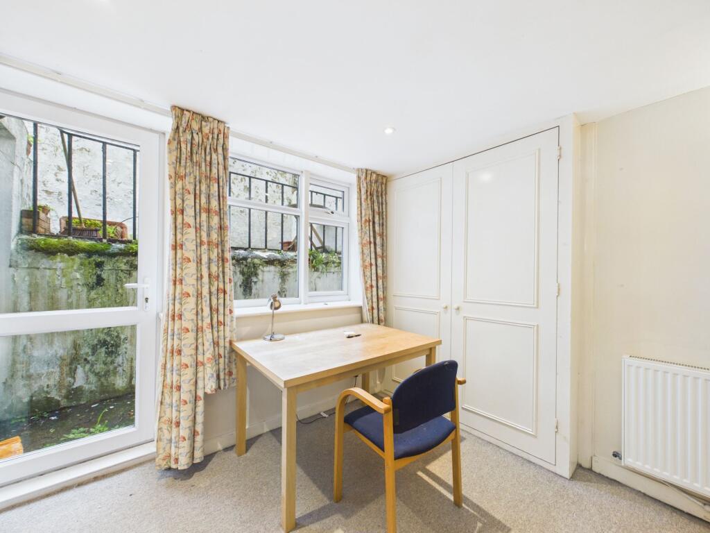 5 bedroom terraced house for rent