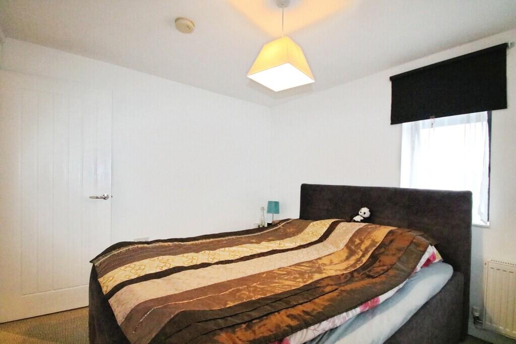 Apartment in Croydon - More