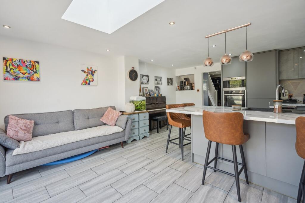 Oak End Drive, Iver Heath, SL0 photo 2