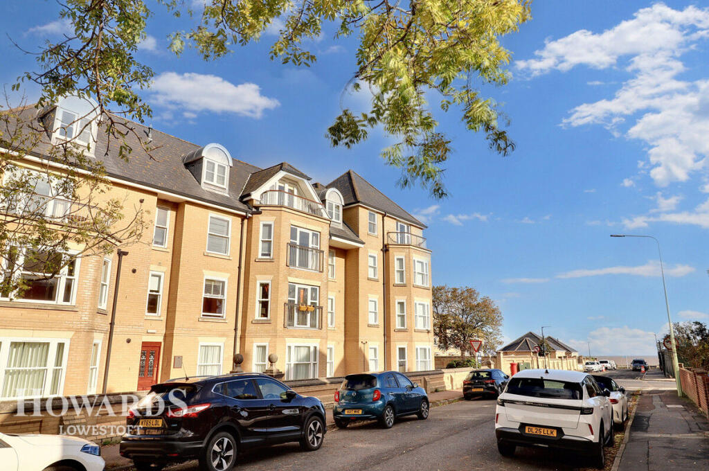 1-bed flat on Rectory Road, Lowestoft, £180,000