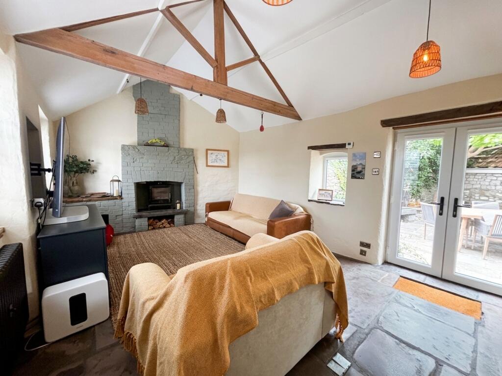 22 The Square, Alveston, BS35 photo 4