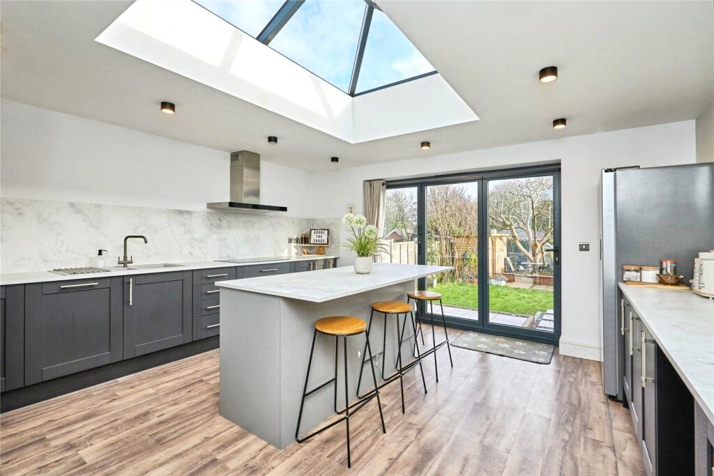 House in Newport, Shide - View 3